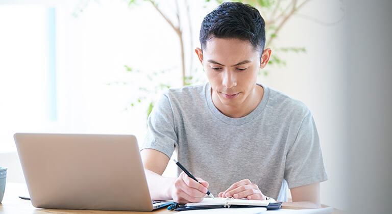 仕事と勉強の両立のために在宅ワークを選択